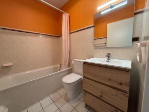 Appartement avec Terrasse Proche Plage et Parking Gratuit - FR-1-239-955