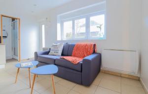 Maisons de vacances 1 Bedroom Gorgeous Home In Saint-Josse : photos des chambres