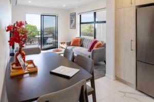 Seaside 2 Bed 2 Bath Haven Short Walk to the Beach