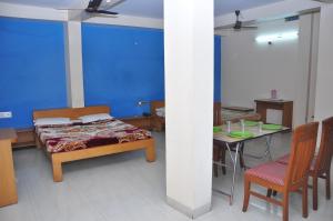 Vinayaka Deluxe Lodge