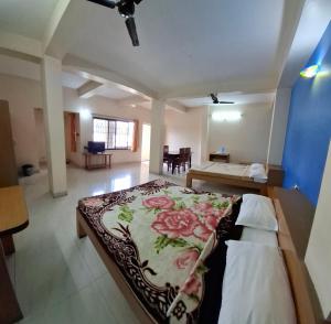 Vinayaka Deluxe Lodge