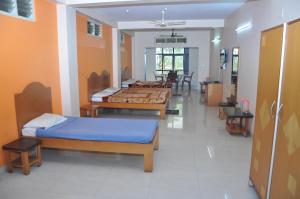 Vinayaka Deluxe Lodge