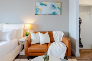 Convention Ctr Studio! Designer! Spa,pool,gym,pkg!