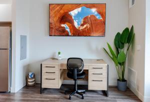 Convention Ctr Studio! Designer! Spa,pool,gym,pkg!