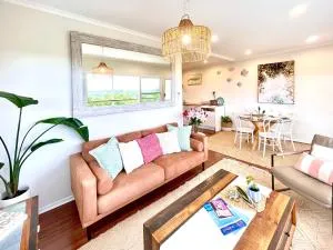 'SEAVIEW' - Prime Location by Shaws Bay with Stunning Views, Pet Friendly - Lennox Head