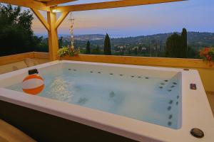 Viros Holiday House Breathtaking Views & Private Mini Pool Jacuzzi in Corfu