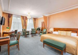 Junior Suite room in Best Western Premier Grand Hotel Russischer Hof