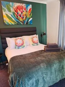 Dee-One's at Napier,Kenridge,Self Catering Apartment with Pool - Eversdal