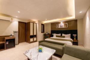 Saltstayz Premier - Paschim Vihar