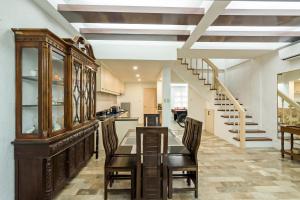 Modern 4BR House with Billiards,KTV,WIFI,Netflix-10mins from Robinson Mall