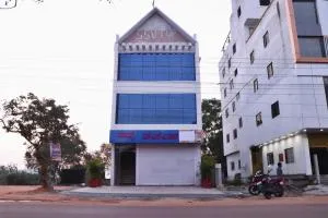 I-ROOMZ Hotel S S V Top - Devanhalli