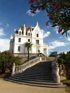 B&B / Chambres d'hotes B&B Chateau Valmy - Les Collectionneurs : photos des chambres