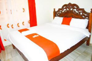 Roma Stays - Charming 2BR Ensuite Apartment Opp Garden City Mall