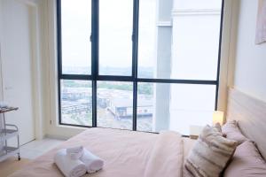 Bukit Indah Sky Trees 2-Bedroom Apartment