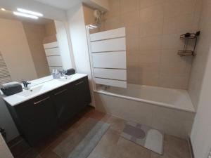 Appartements Appartement neuf, parking prive, 2 chambres : photos des chambres