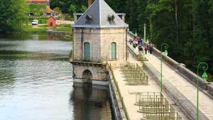 Bateaux Bateau a quai lac des Settons : photos des chambres