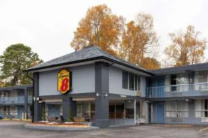 Super 8 by Wyndham Black Mountain - Spruce Pine
