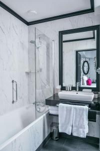 Hotels Maison Astor Paris, Curio Collection by Hilton : photos des chambres