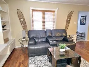 The Little House On E Street - Eagle River