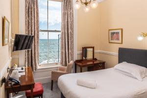 Single Room with Sea View room in The Queens Hotel