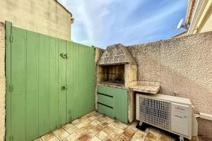 Small villa 40m with terrace near the beach