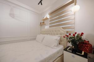 Morden Apt 3Br Old Quater Super Location 53HB