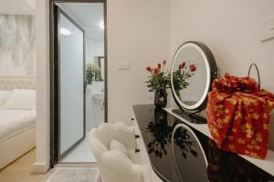 Morden Apt 3Br Old Quater Super Location 53HB