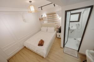 Morden Apt 3Br Old Quater Super Location 53HB