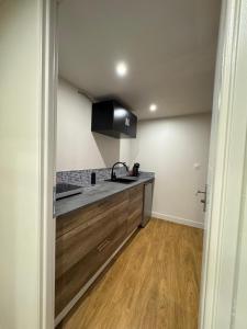 Appartements Balaruc Le Vieux Superbe studio dans maison medievale avec terrasse et vue lagune de Thau : photos des chambres