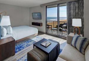 King Studio Suite room in Embassy Suites By Hilton Virginia Beach Oceanfront Resort