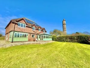 Stunning 7 Bedroom Escape Near New Forest and Beach - Large Garden - Serene Setting - Sleeps 14 - Sway