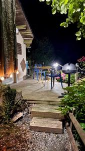 la chambre d hotes de marie indépendante et sa terrasse avec vue panoramique proche alpes mancelles