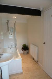 Beautiful Dartmoor cottage overlooking vineyard