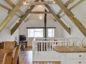 Beautiful Dartmoor cottage overlooking vineyard