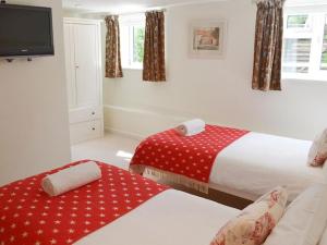 Beautiful Dartmoor cottage overlooking vineyard