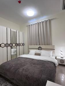 Two Bedroom Apartment Family Friendly with Balcony And Cozy Living Area