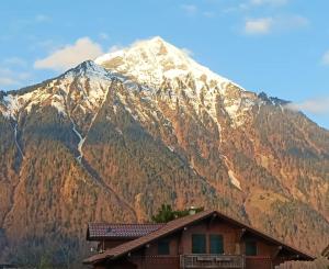 Studio with balcony, Niesen view & free parking near Interlaken, Thunersee & Blausee