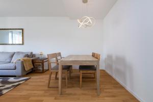 KAYA Zurich Apartment 2A - Downtown 2BR Apt with Balcony