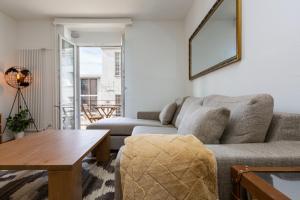 KAYA Zurich Apartment 2A - Downtown 2BR Apt with Balcony