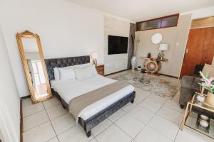 Studio apartment-Kloof Street