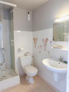 Hotels Logis Hotel Les Chardons Bleus RESTAURANT LE BISTROT DE LA MER : Chambre Lits Jumeaux