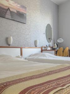 Hotels Logis Hotel Les Chardons Bleus RESTAURANT LE BISTROT DE LA MER : photos des chambres