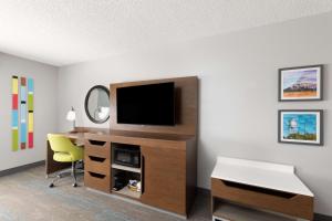 King Room with King Bed - Non-Smoking room in Hampton Inn & Suites Dothan