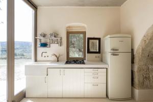 Paleopoli Cave House