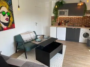 Unique Urban Art Studio - 利雪