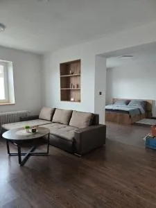 Pod hradem - 拉贝河畔皇宫镇