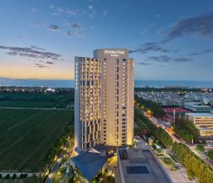 Doubletree By Hilton Yantai Golden Coast Hotel & Suites