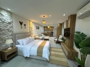 First Row to Pyramids Studio