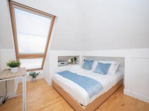 Waterside house wCentral London links and parking - Pass the Keys