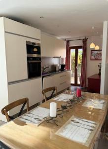 Appartement 70m2, entrée autonome, lit 180x200, terrasse privée, parking gratuit